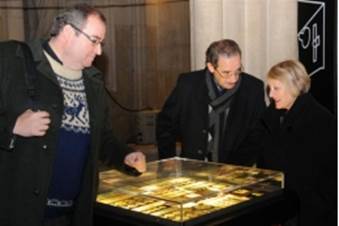 Blake visitó la UB con motivo de la exposición «L’experiència màgica del cinema», que acoge el Edificio Histórico de la Universidad.